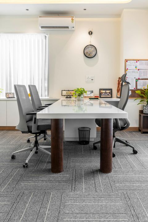 Image depicting the Service Carpet Tile